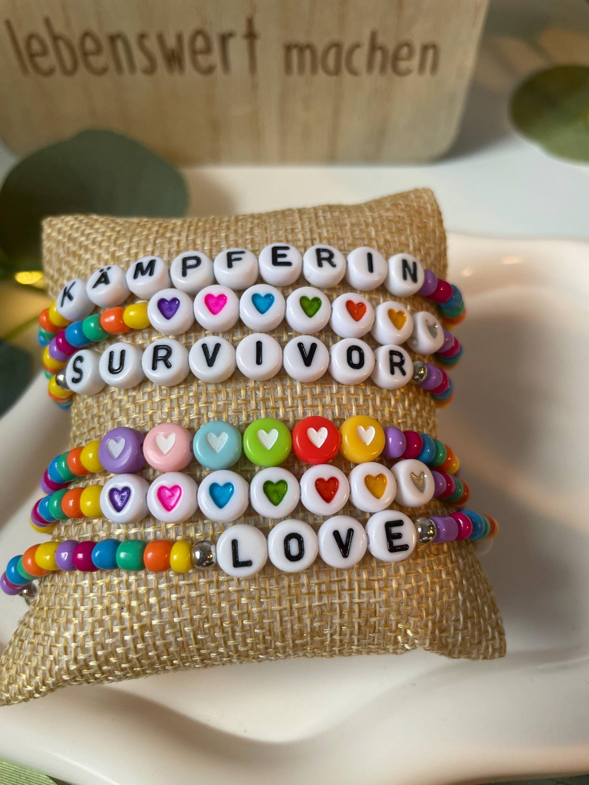 Buntes Armband Auswahl Mit Wort Herzen Regenbogen Pride Survivor Love Liebe Für Alle Farben Kämpferin Buntes Armband Auswahl Mit Wort Herzen Regenbogen Pride Survivor Love Liebe Für Alle Farben Kämpferin von SchmetterlingsMUT