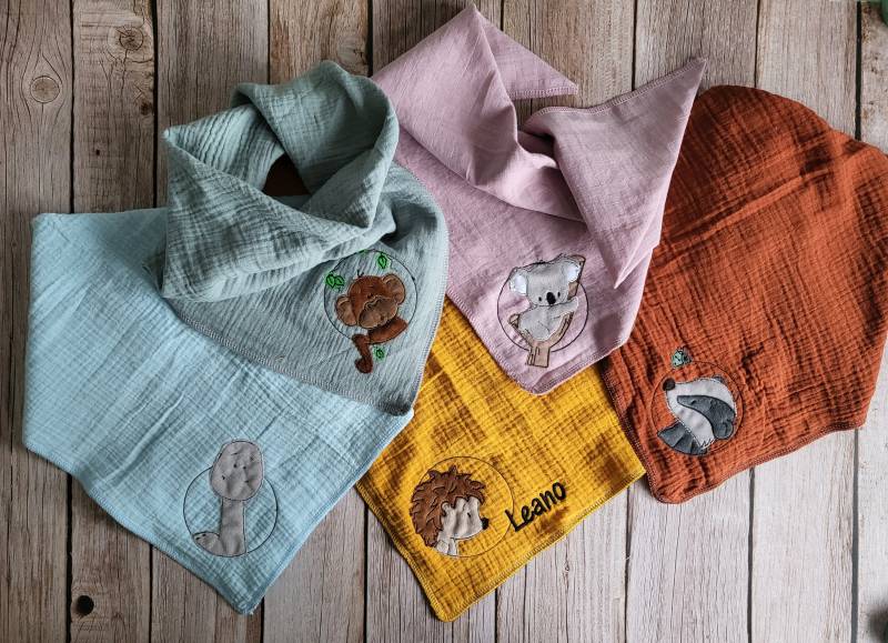 Halstuch Schal Musselin Baby Kind Individualisiert Mit Namen Und Motiv von SchmubiHandmade