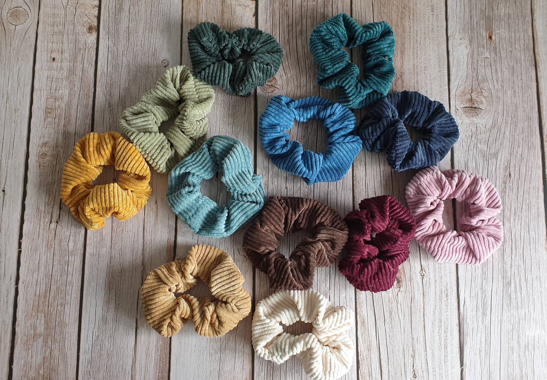 Scrunchie Cord Mädchen Geschenk Haargummi von SchmubiHandmade