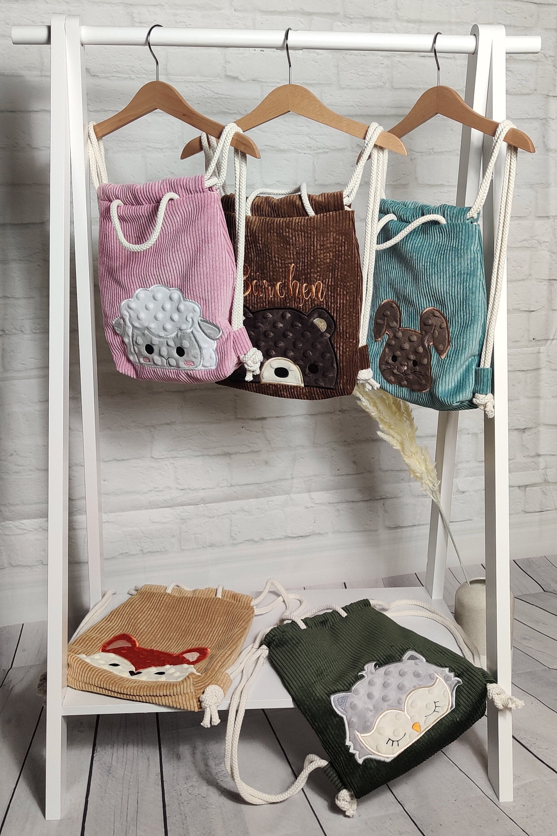Turnbeutel Rucksack Kinder Junge Mädchen Personalisiert Bestickt Name Tier Cord von SchmubiHandmade