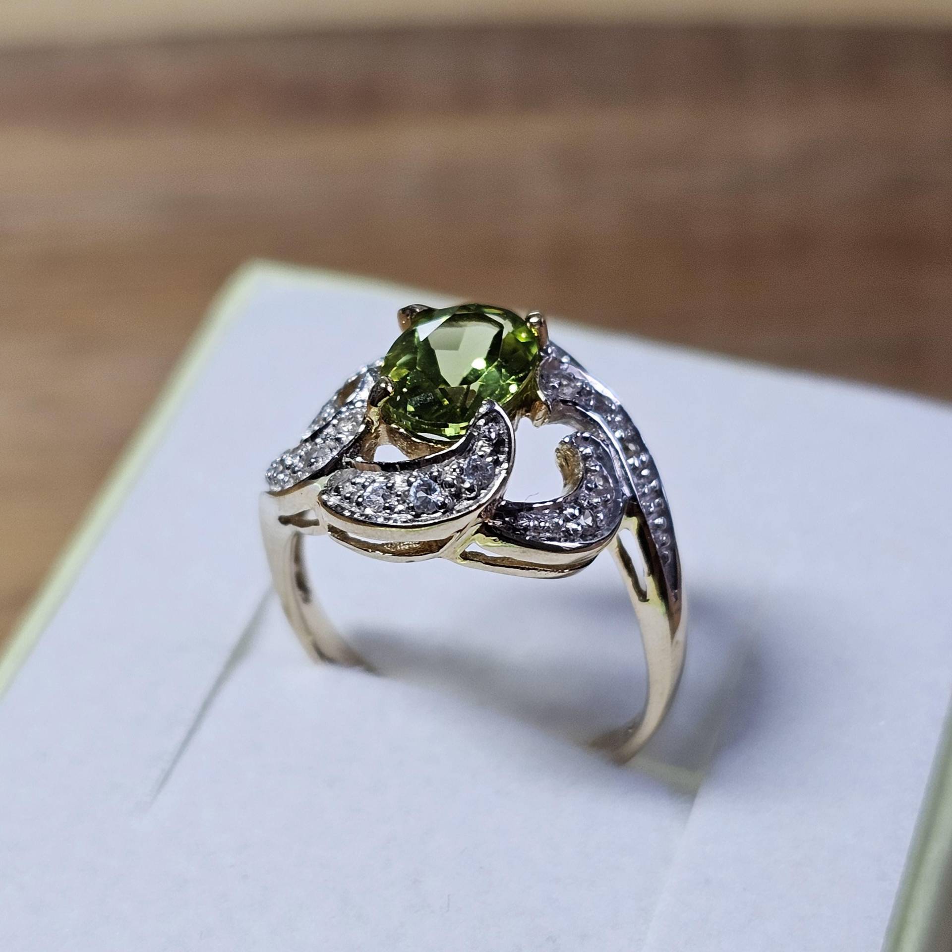 17, 2 Mm Ring Goldring Gold 375 Teilplatiniert Peridot & Topas Steinchen Klar Design Vintage Elegant Gr276 von SchmuckAtelierRegina