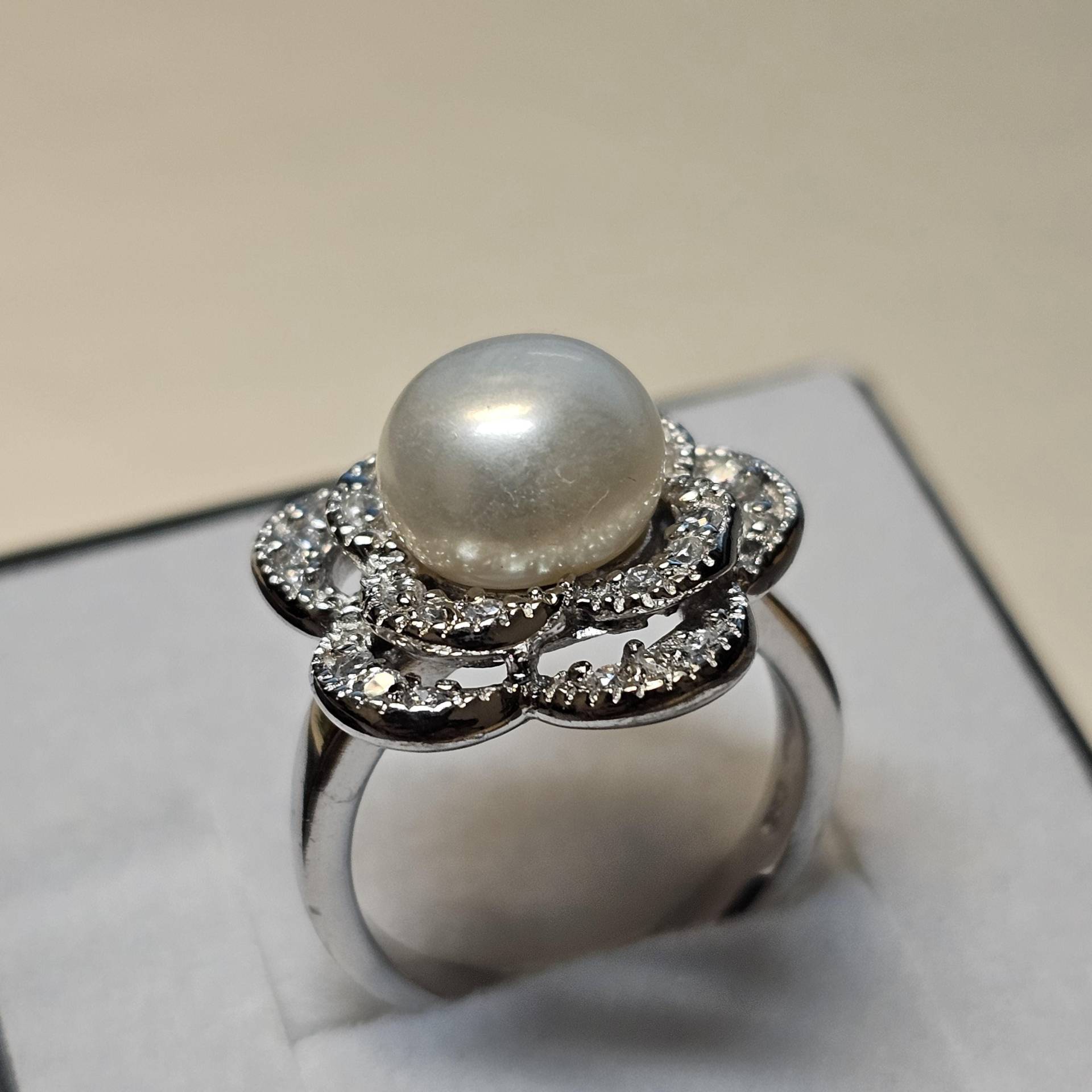 17, 4 Mm Silberring Ring Silber 925 Perle & Kristallsteinchen Klar Edles Blumendesign Vintage Selten Rar Sr1499 von SchmuckAtelierRegina