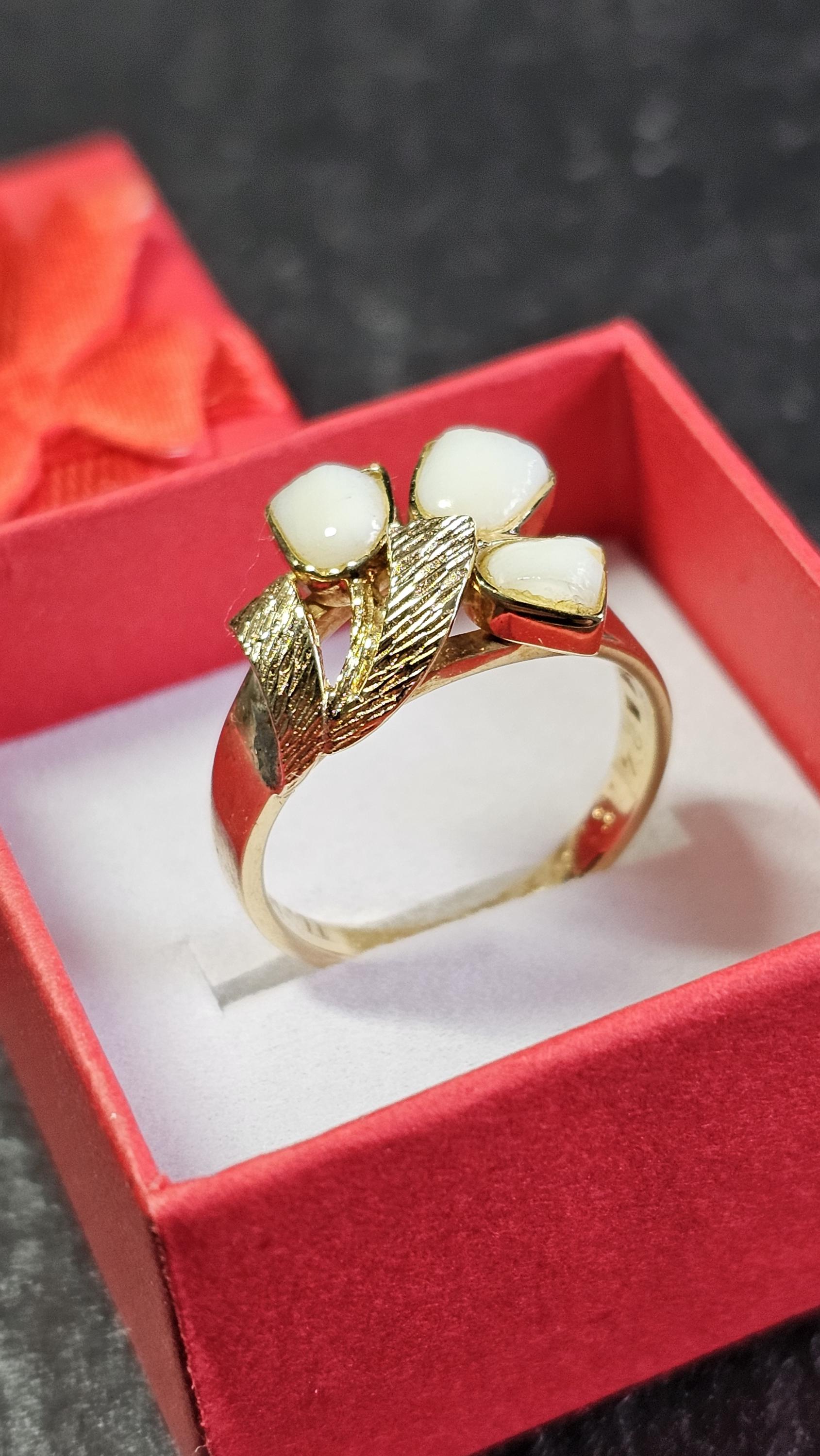 18 Mm Goldring Ring Gold 585 Kascholong Weiß Elegantes Vintage Design Mit Vorhandener Innengravur Gr389 von SchmuckAtelierRegina