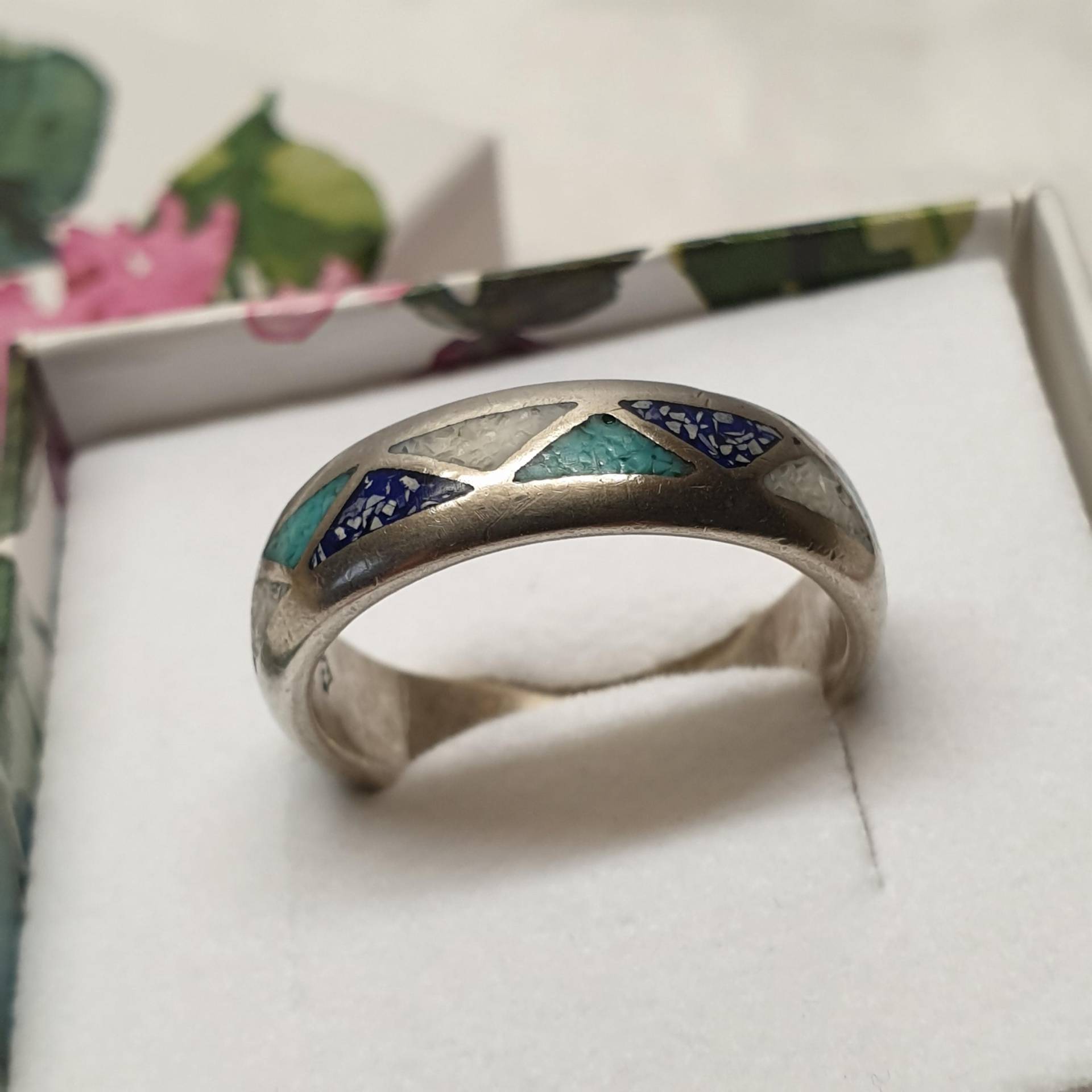 19, 6 Mm Vintage Ring Sterling Silber 925 Türkis Blau Weiß Chips Einlage Elegant Sr1204 19, 6 Mm Vintage Ring Sterling Silber 925 Türkis Blau Weiß Chips Einlage Elegant Sr1204 von SchmuckAtelierRegina