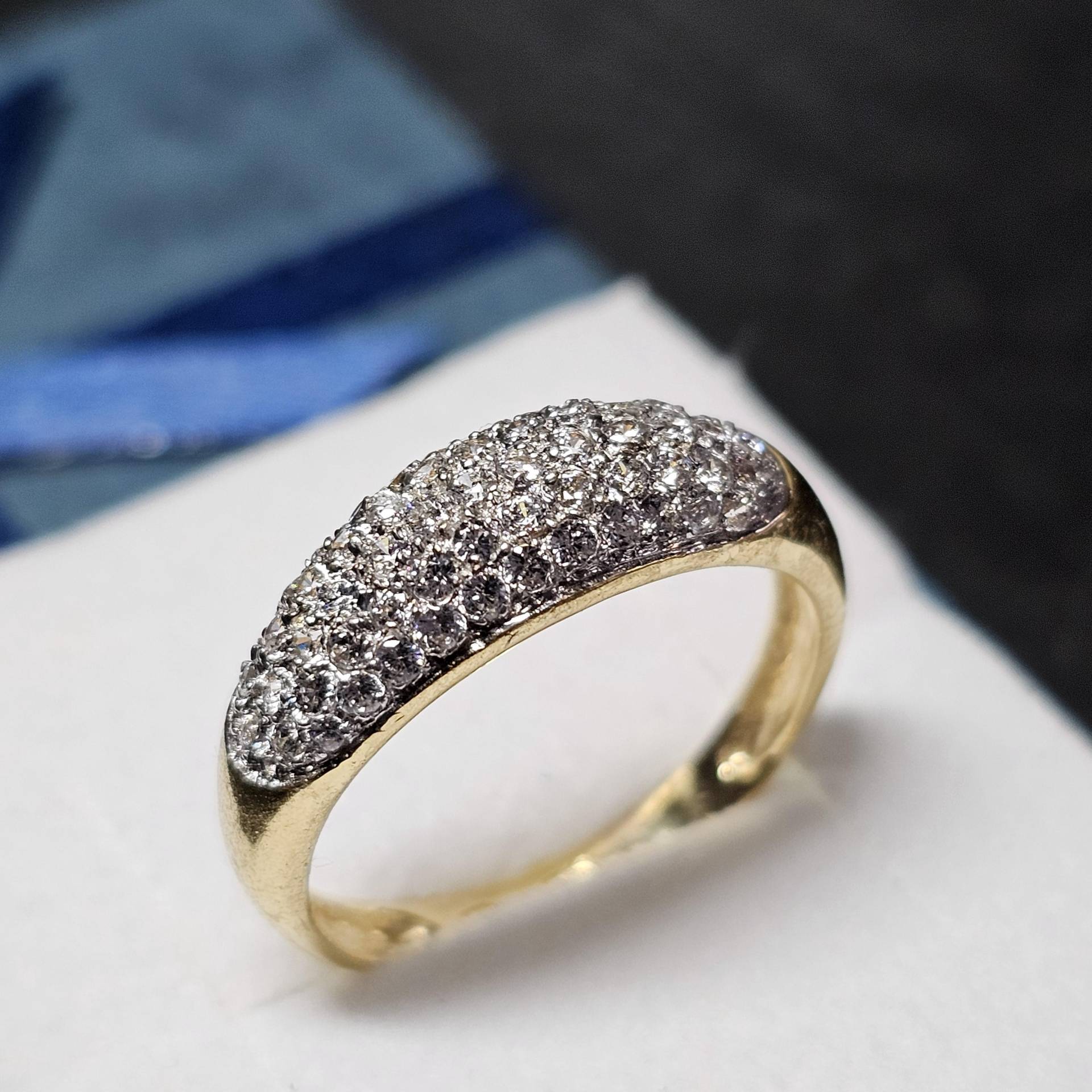 20, 4 Mm Eleganter Goldring Ring Gold 333 Kristalle Steinchen Klar Vintage Design Selten Rar Gr507 20, 4 Mm Eleganter Goldring Ring Gold 333 Kristalle Steinchen Klar Vintage Design Selten Rar Gr507 von SchmuckAtelierRegina