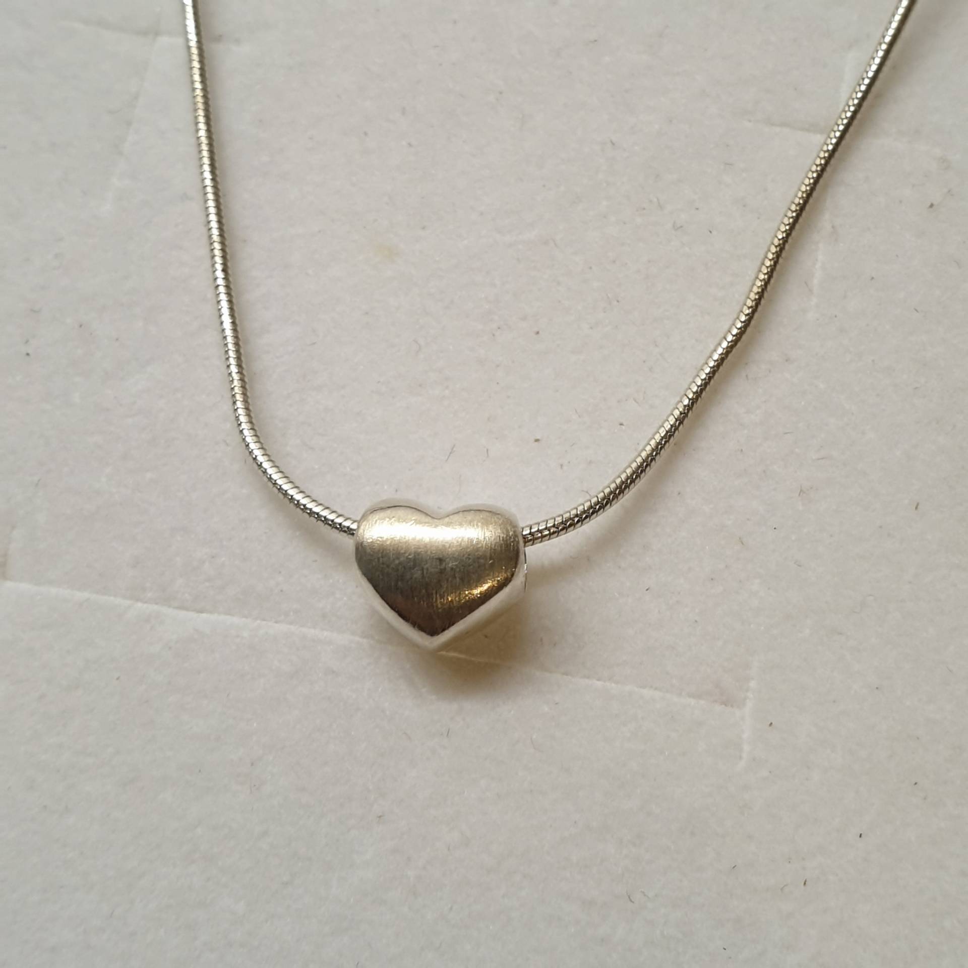 42, 5 cm Kette Halskette Schlangenkette Silber 925 Mit Anhänger Herz Silberherz Klein Vintage Elegant Sk1380 42, 5 cm Kette Halskette Schlangenkette Silber 925 Mit Anhänger Herz Silberherz Klein Vintage Elegant Sk1380 von SchmuckAtelierRegina