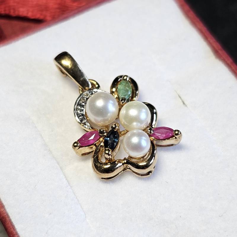 Anhänger Kettenanhänger Ohne Kette Gold 333 Teilplatiniert Perlen Rubin Saphir Smaragd Kleinstes Diamantsteinchen Vintage Elegant Gan188 Anhänger Kettenanhänger Ohne Kette Gold 333 Teilplatiniert Perlen Rubin Saphir Smaragd Kleinstes Diamantsteinchen Vintage Elegant Gan188 von SchmuckAtelierRegina