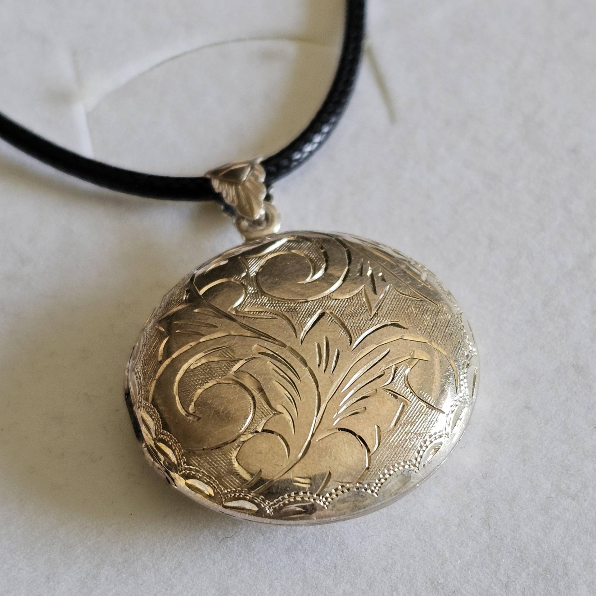 Anhänger Medaillon Ohne Kette Sterling Silber 925 Ornament Ziseliert Shabbystyle Vintage Selten Rar Ska1572 Anhänger Medaillon Ohne Kette Sterling Silber 925 Ornament Ziseliert Shabbystyle Vintage Selten Rar Ska1572 von SchmuckAtelierRegina