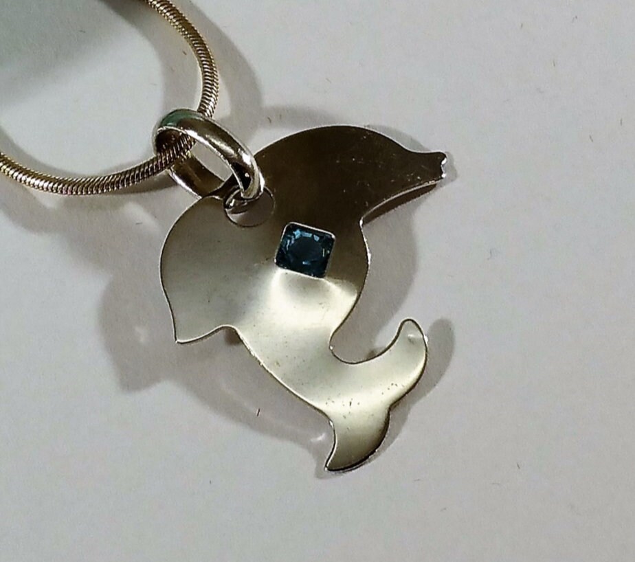 Anhänger Silberanhänger Ohne Kette Fisch Delphin Silber 925 Kristall Blau Vintage Ska1117 Anhänger Silberanhänger Ohne Kette Fisch Delphin Silber 925 Kristall Blau Vintage Ska1117 von SchmuckAtelierRegina