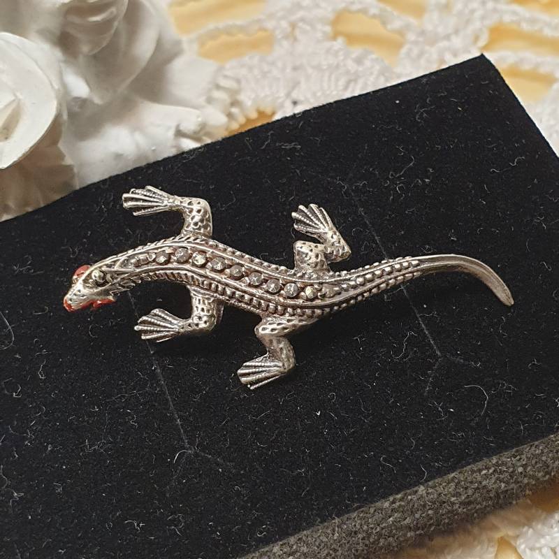 Art Deco Anstecknadel Brosche Silber 835 Markasiten & Emaille Rot Eidechse Salamander Echse Sb489 von SchmuckAtelierRegina
