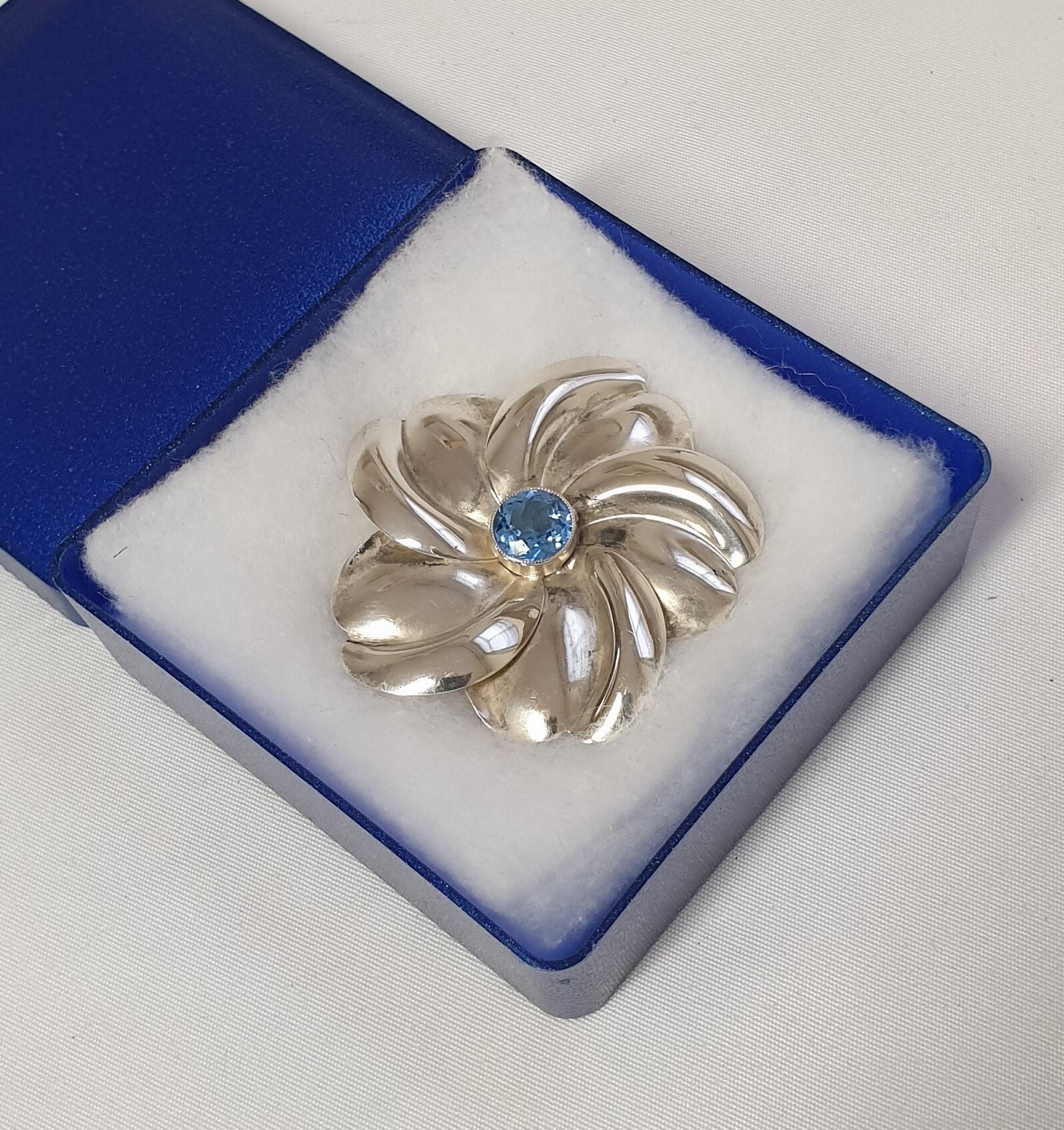 Art Deco Brosche Anstecknadel Laurin Silber 835 Blume Kristall Blau Shabby Vintage Sb278 Art Deco Brosche Anstecknadel Laurin Silber 835 Blume Kristall Blau Shabby Vintage Sb278 von SchmuckAtelierRegina