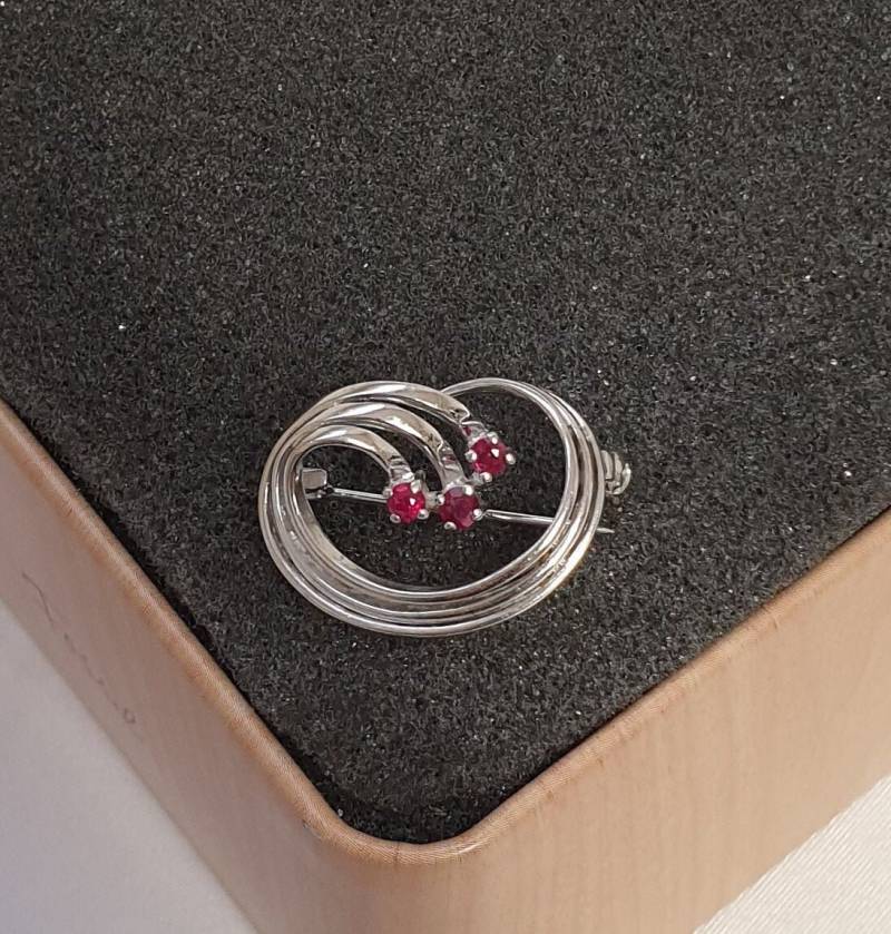 Brosche Anstecknadel Edel Vintage Design Silber 925 Rubine Selten Rar Sb429 von SchmuckAtelierRegina