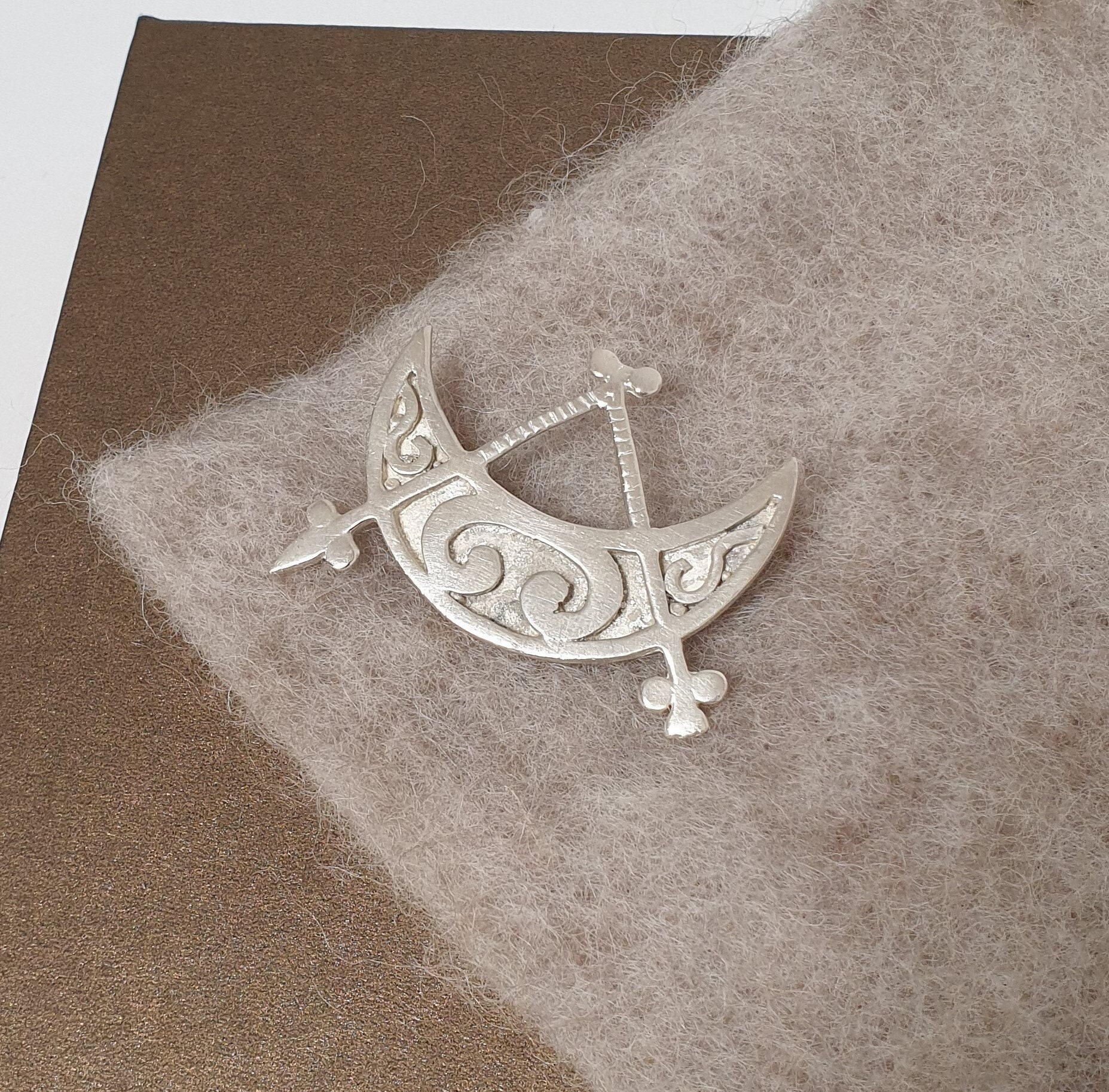 Brosche Anstecknadel Edinburgh Mond Und Zirkel Silber Silberschmiede Kunst Selten Rar Sb390 von SchmuckAtelierRegina