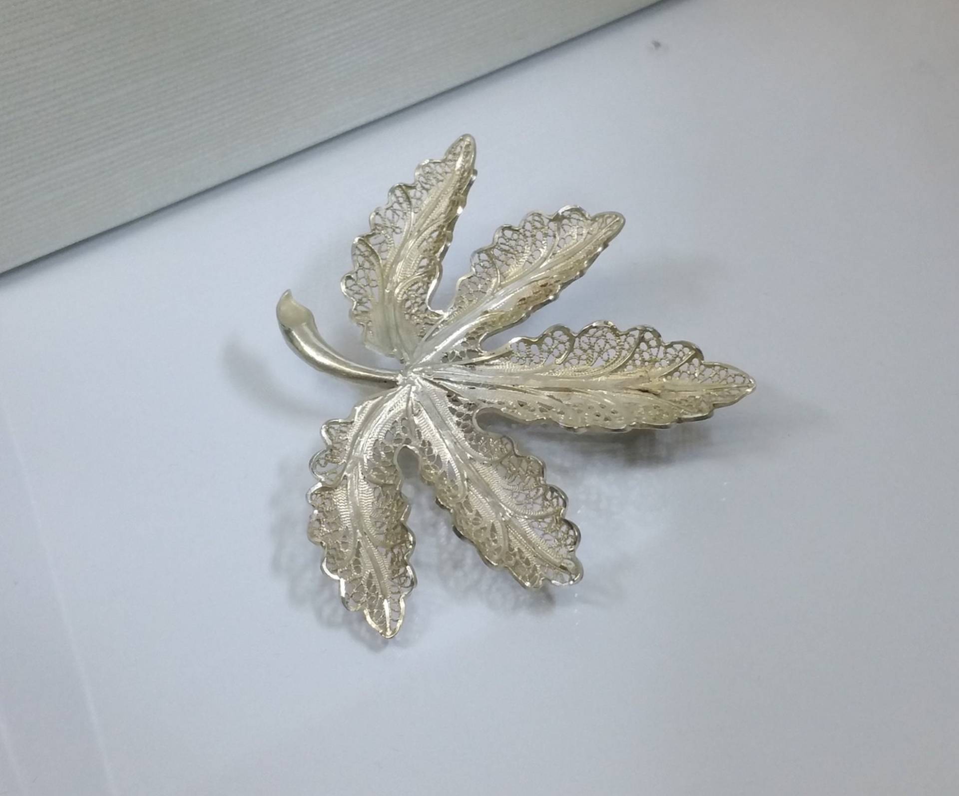 Brosche Anstecknadel Silber 925 Blatt Topazio Portugal Sb211 von SchmuckAtelierRegina