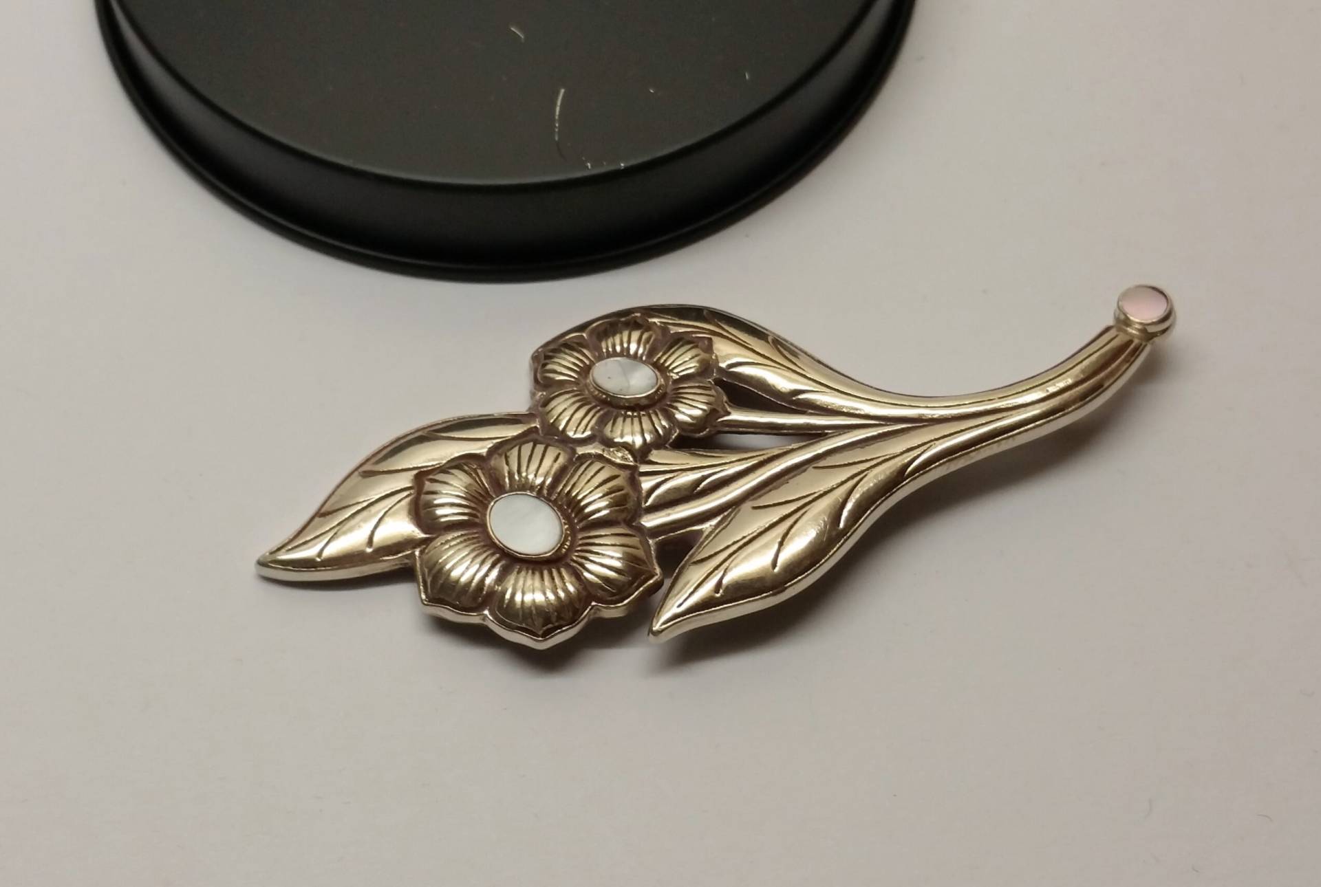 Brosche Anstecknadel Silber 925 Perlmutt Blumen Strauß Sb147 von SchmuckAtelierRegina