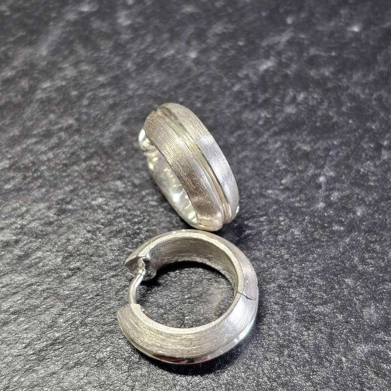 Creolen Silberohrringe Ohrringe Silber 925 Streifen Design Matt Glänzend Vintage Elegant So504 Creolen Silberohrringe Ohrringe Silber 925 Streifen Design Matt Glänzend Vintage Elegant So504 von SchmuckAtelierRegina