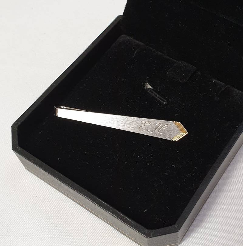 Krawattenklammer Klemme Krawattennadel Silber 835 Teilvergoldet Gravur Buchstaben Initialen "Eh" Vintage Elegant Kn201 von SchmuckAtelierRegina