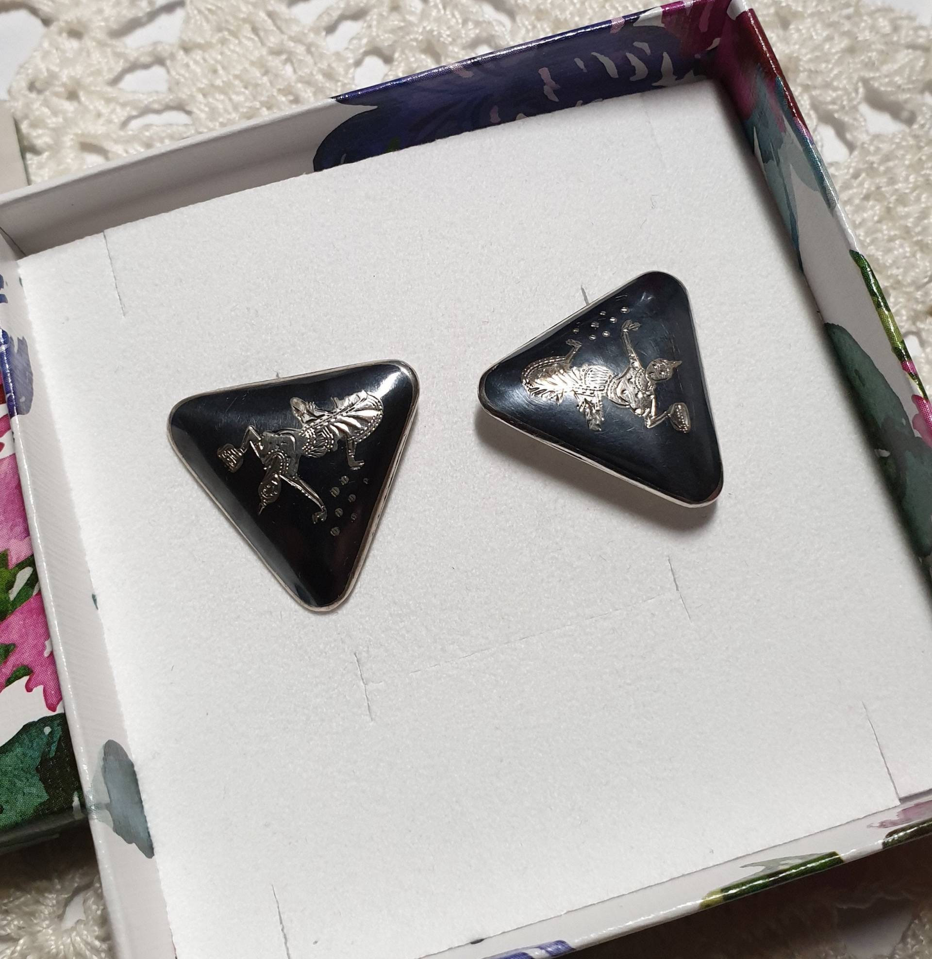 Manschettenknöpfe Cufflinks Dreieck Siam Sterling Tempeltänzerin Silber 925 Niello Emaille Schwarz Ms279 von SchmuckAtelierRegina