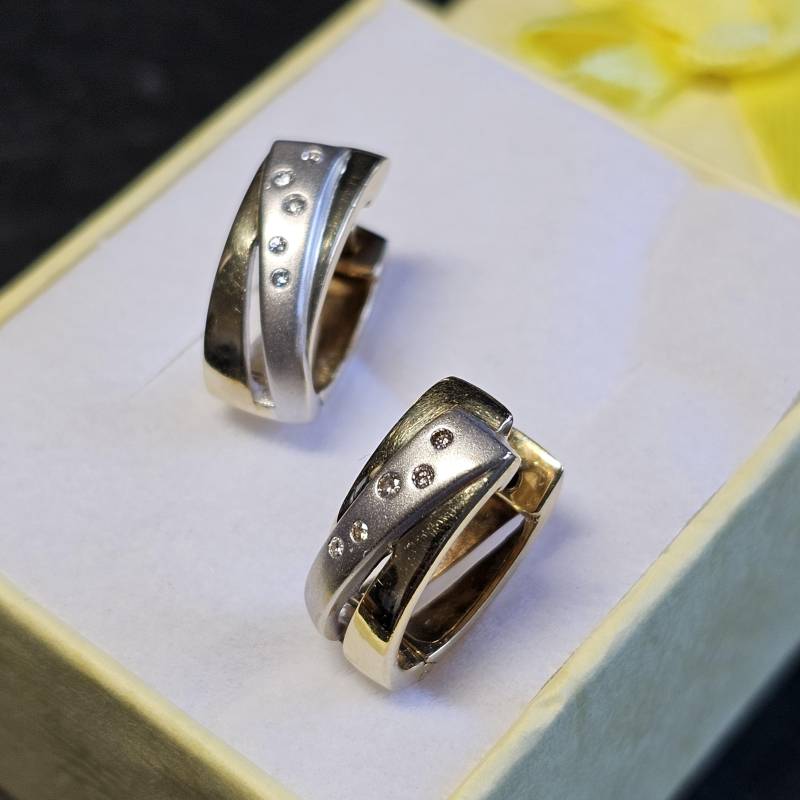 Ohrringe Creolen Klappcreolen Gold 585 Teilplatiniert Diamantsteinchen Design Vintage Elegant Or159 von SchmuckAtelierRegina