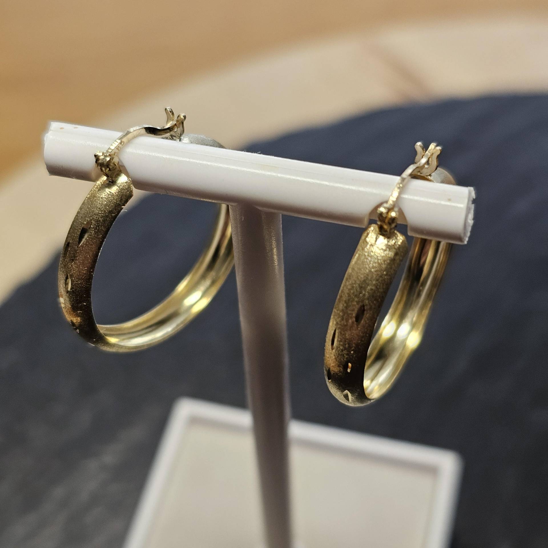 Ohrringe Creolen Ohrhänger Gold 585 Matt Diamantierter Schliff Design Vintage Elegant Or189 von SchmuckAtelierRegina