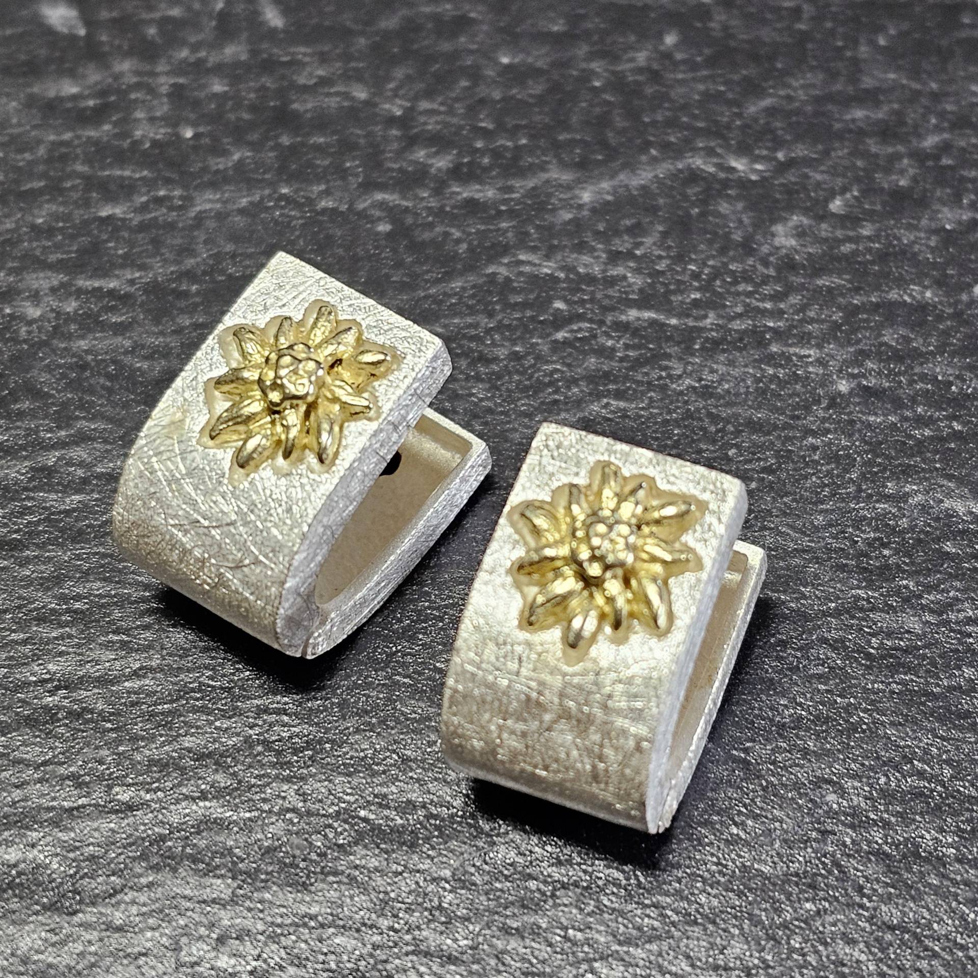 Ohrringe Klappcreolen Creolen Silber 925 Gebürstet Massiv Teilvergoldet Edelweiß Tracht Trachtenschmuck Design Vintage Elegant So503 von SchmuckAtelierRegina