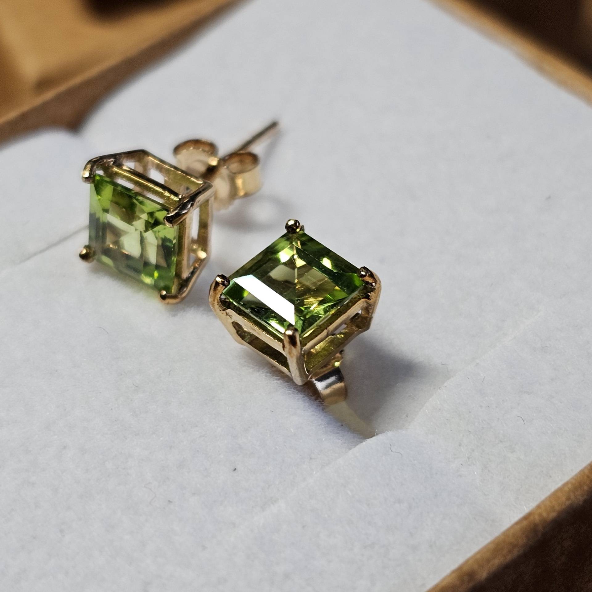 Ohrringe Ohrstecker Gold 375 Peridot Vintage Design Elegant Or127 von SchmuckAtelierRegina