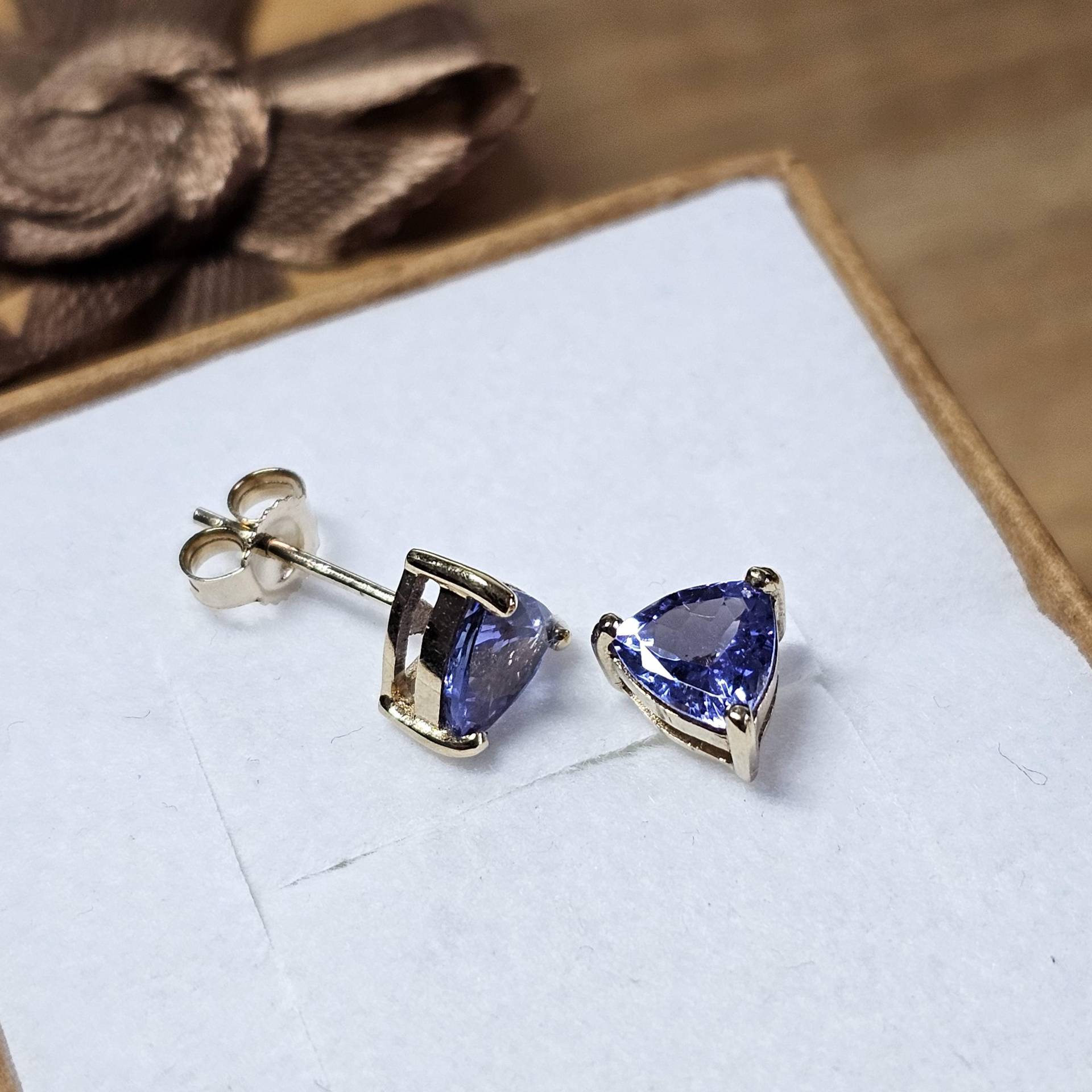 Ohrringe Ohrstecker Gold 375 Tansanit Vintage Design Elegant Or204 von SchmuckAtelierRegina