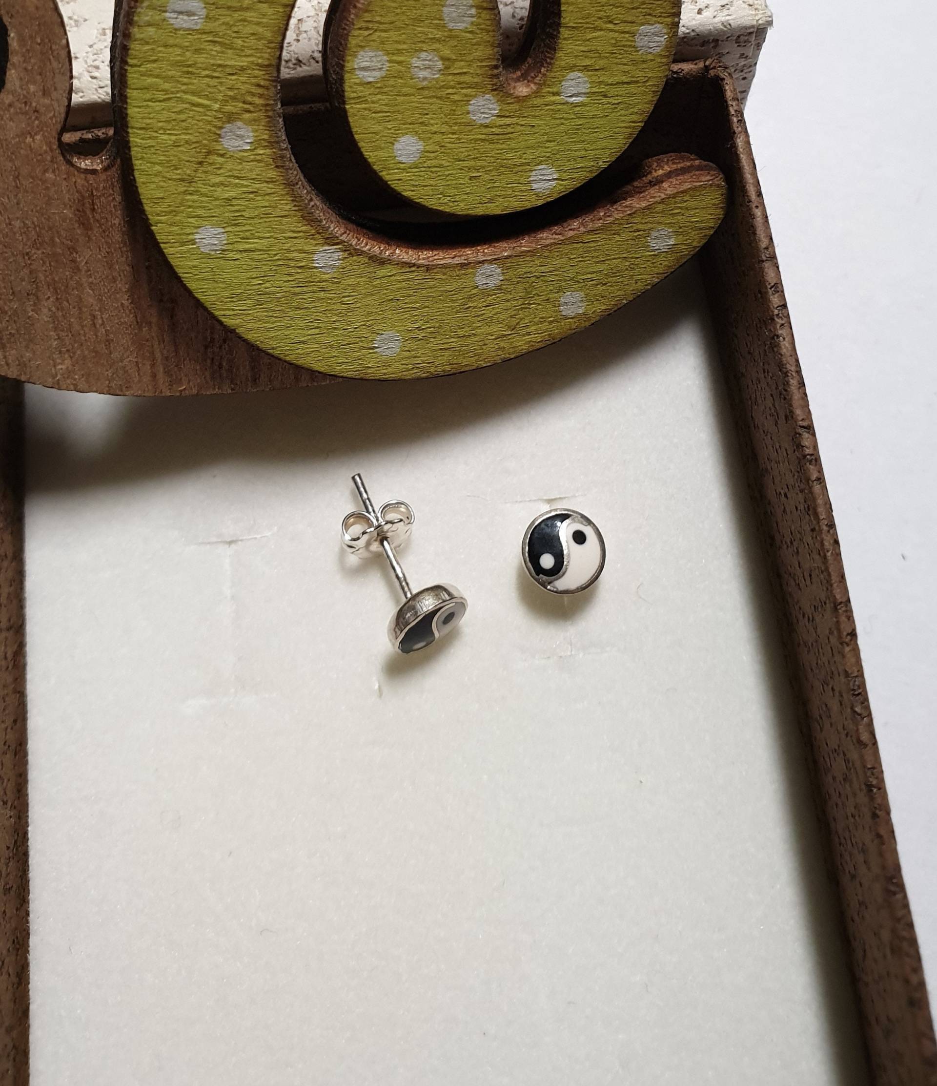 Ohrringe Ohrstecker Ying Yang Silbern 925 Emaille Schwarz Weiß Vintage So179 Ohrringe Ohrstecker Ying Yang Silbern 925 Emaille Schwarz Weiß Vintage So179 von SchmuckAtelierRegina