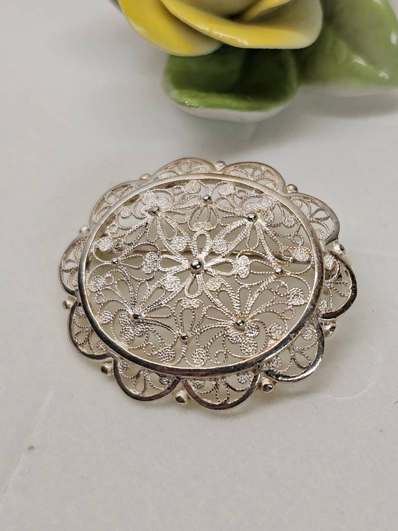 Shabby Vintage Brosche Anstecknadel Silber 835 Filigran Ornament Kunstvoll Nostalgie Selten Rar Sb549 Shabby Vintage Brosche Anstecknadel Silber 835 Filigran Ornament Kunstvoll Nostalgie Selten Rar Sb549 von SchmuckAtelierRegina
