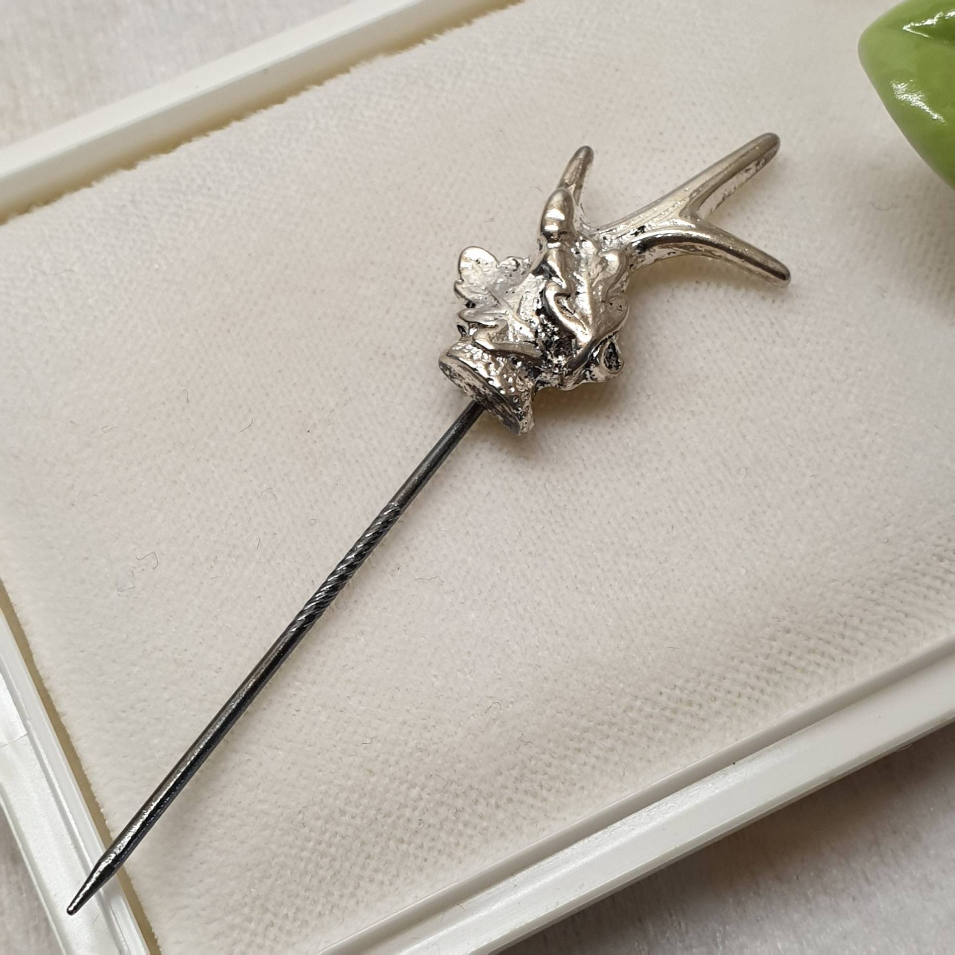 Silberne Anstecknadel Nadel Tuch Krawatte Tracht Geweih Eichenblatt Shabby Vintage Silberschmiede Kunstvoll Sb529 von SchmuckAtelierRegina