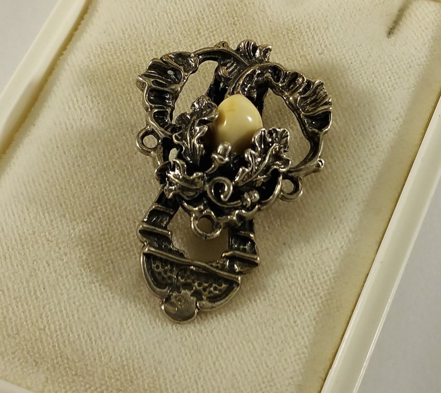 Trachten Rockstecker Anstecker Silber 835 Grandel Silberschmiede Kunst Vintage Sb328 von SchmuckAtelierRegina