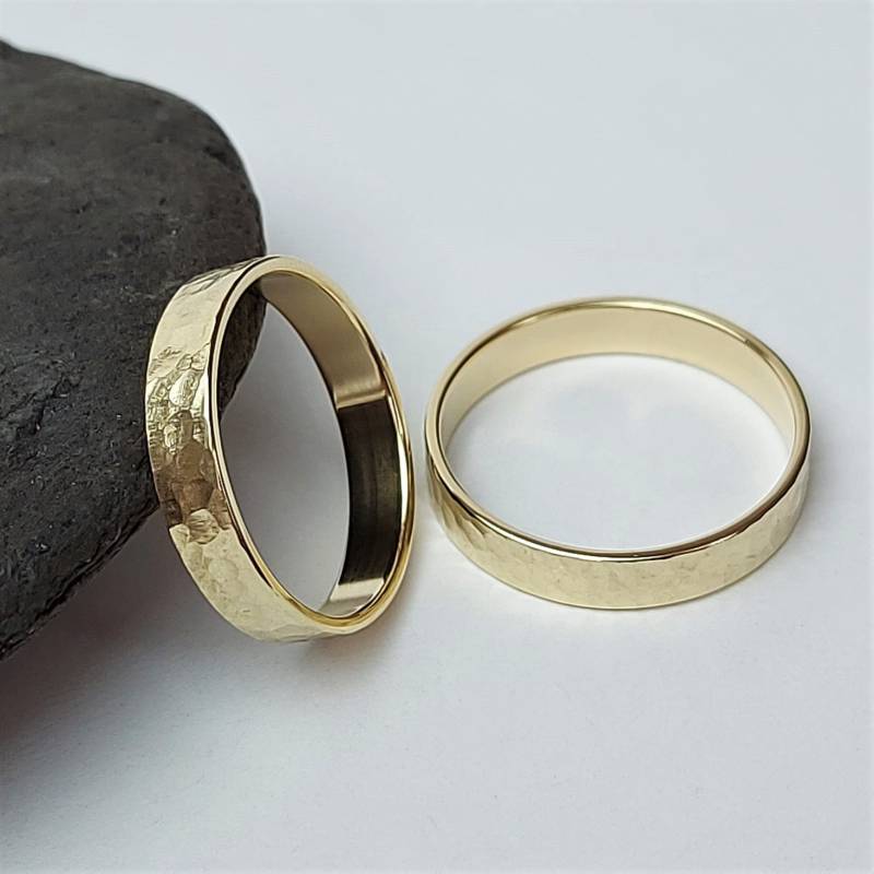 Partnerringe/Eheringe Aus 14 | 585 Kt. Gelbgold | 4 Mm Breite Mit Struktur von SchmuckBatih