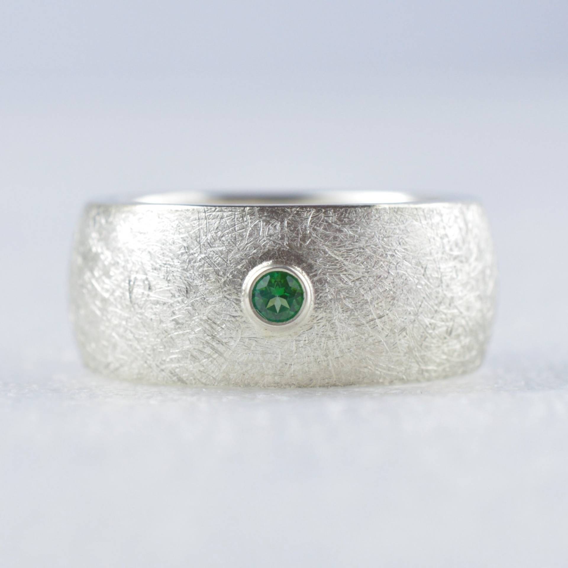 Silberring Mit Echtem Smaragd 3 Mm | 10 Breit Bandring Stein Breiter Ring Eismatt Personalisiert Silberring Mit Echtem Smaragd 3 Mm | 10 Breit Bandring Stein Breiter Ring Eismatt Personalisiert von SchmuckBatih