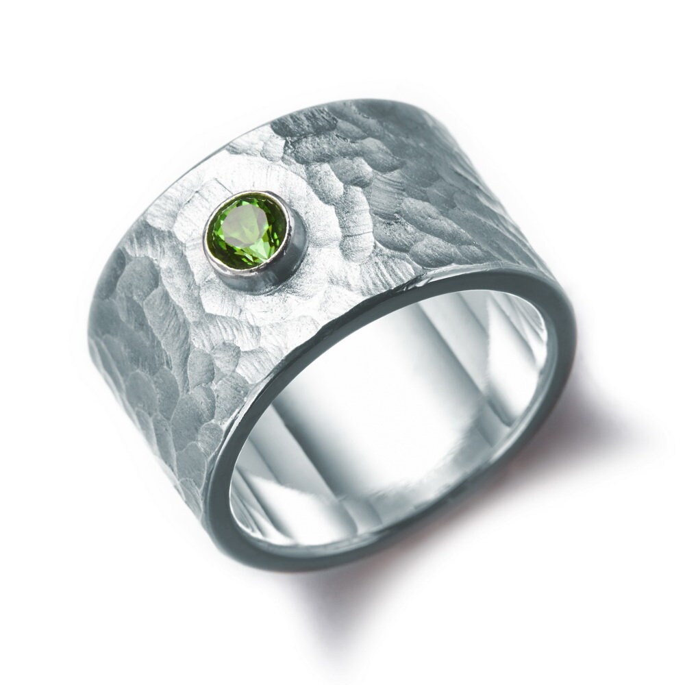 Silberring Mit Peridot | Bandring 12 Mm Breit Edelstein Weihnachtsgeschenk Personalisiert Silberring Mit Peridot | Bandring 12 Mm Breit Edelstein Weihnachtsgeschenk Personalisiert von SchmuckBatih