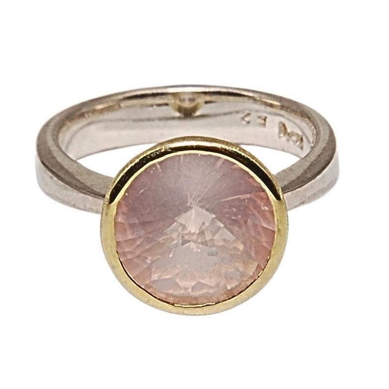 Rosenquarz Ring in Sterling Silber, Fassung 18 Kt. Vergoldet, Swirlschliff, Ringgröße 52 von SchmuckByUteWichels