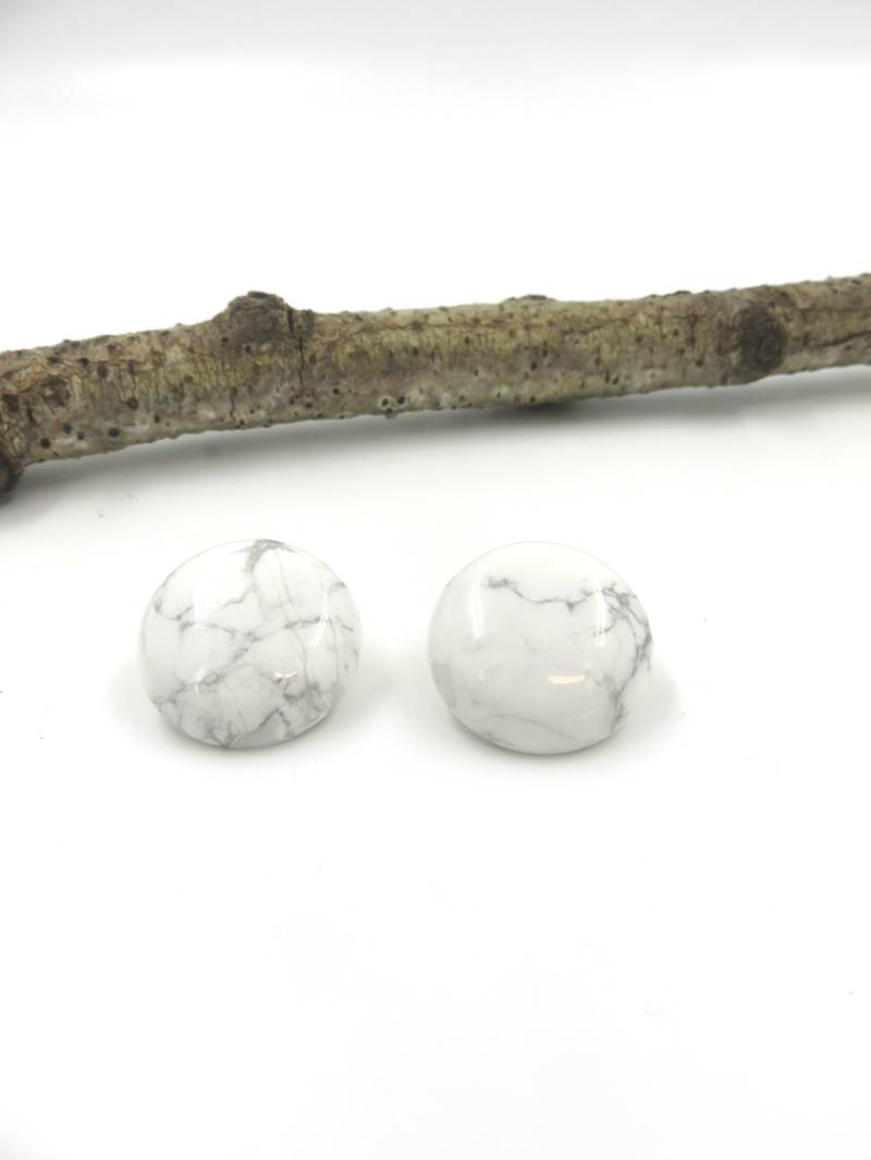 Howlith Ohrstecker, Zierliche Moderne Stein Weiße Kleine Runde Ohrstecker Howlith Ohrstecker, Zierliche Moderne Stein Weiße Kleine Runde Ohrstecker von SchmuckDesignByEmma