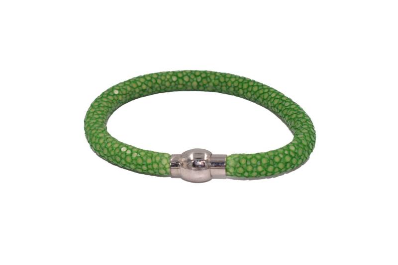 Rochenleder Armband in Grün, Statement Mit Schließe von SchmuckDesignByEmma