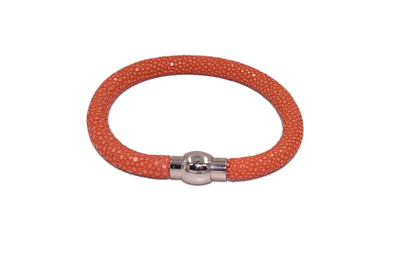 Rochenleder Armband in Orange, Statement Mit Schließe von SchmuckDesignByEmma