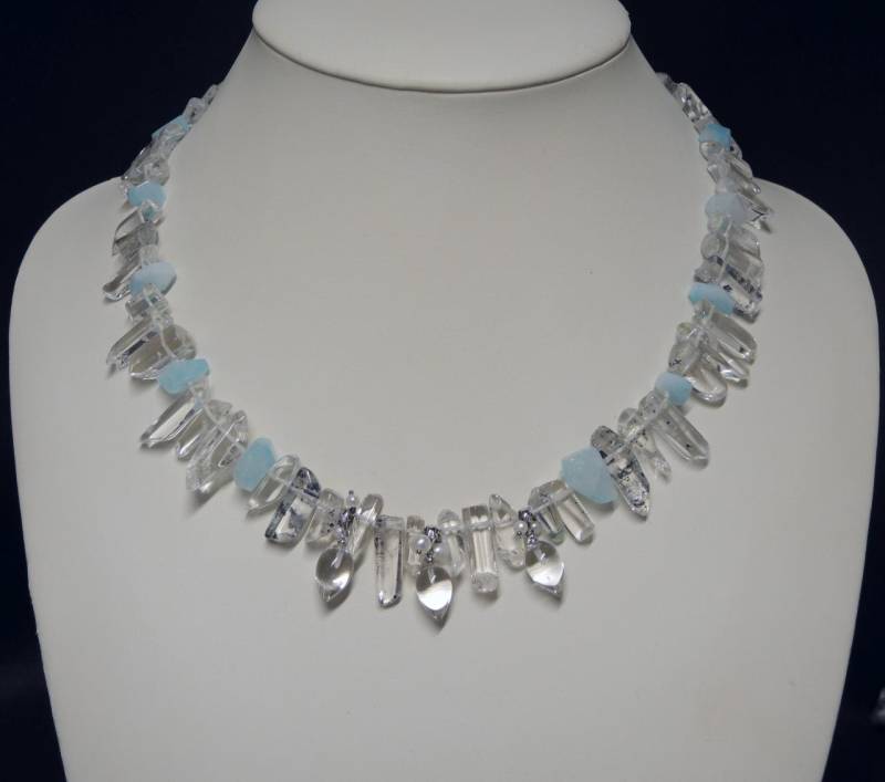 Collier Aus Bergkristall & Hemimorphit Mit Karabiner-Verschluss Collier Aus Bergkristall & Hemimorphit Mit Karabiner-Verschluss von SchmuckDesignRMF