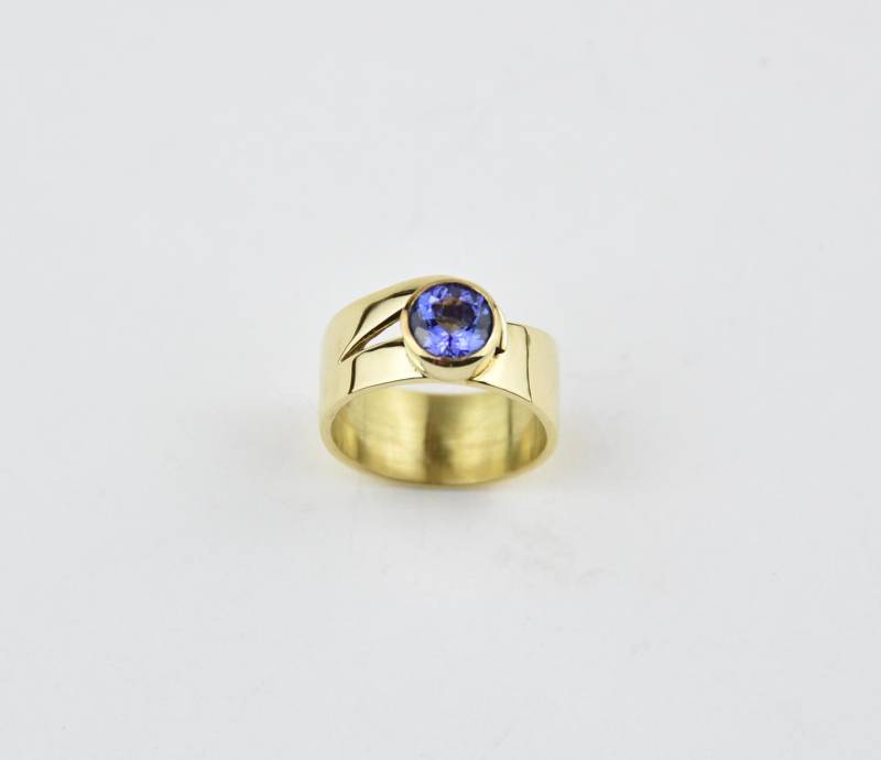 Gelbgoldring Mit Tansanit Gelbgoldring Mit Tansanit von SchmuckEitzenberger