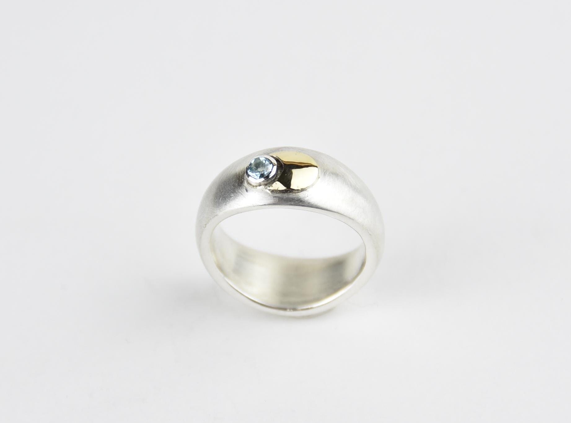 Ring Mit Blautopas Und Mondsichel Ring Mit Blautopas Und Mondsichel von SchmuckEitzenberger