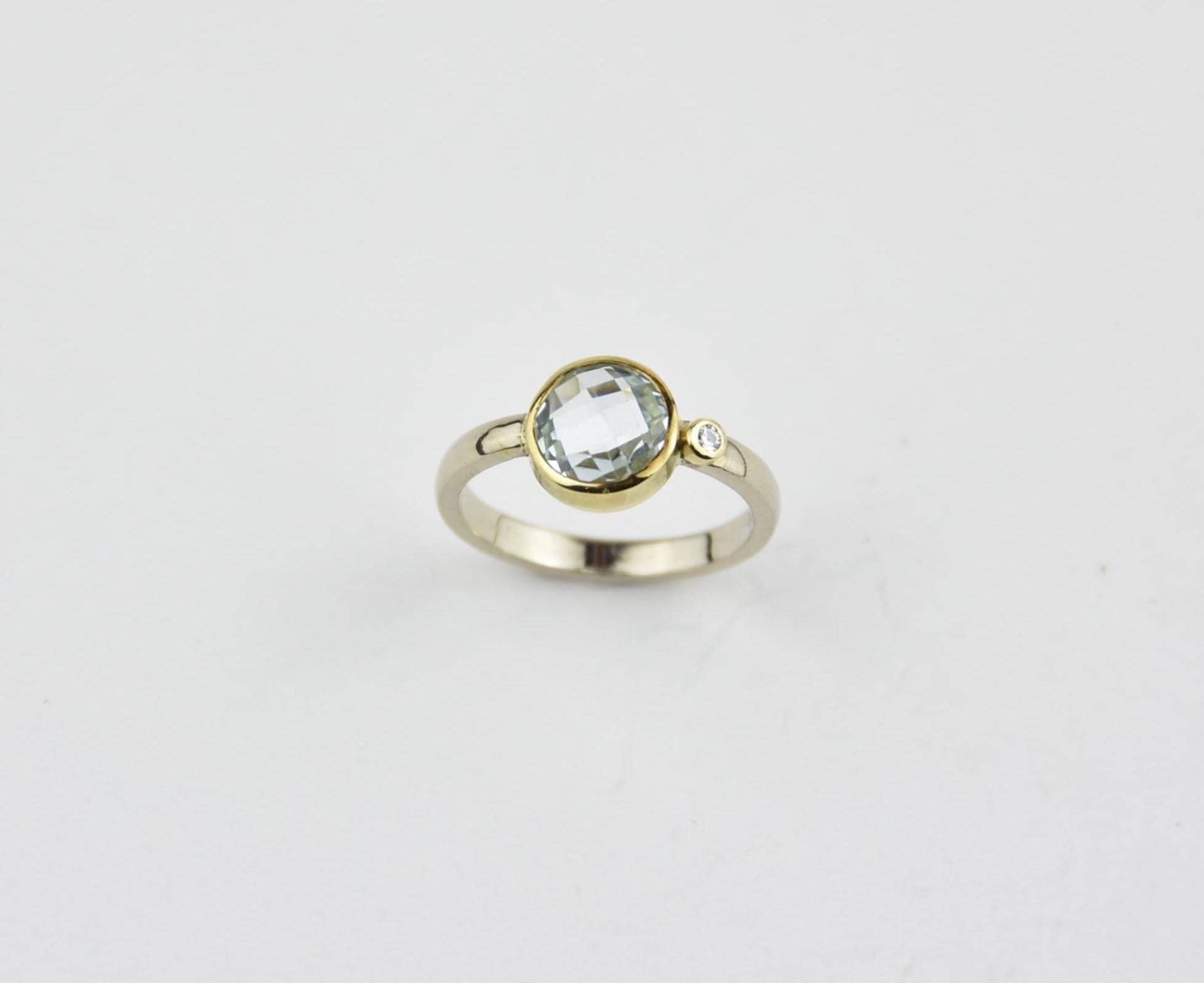 Weißgoldring Mit Blautopas Weißgoldring Mit Blautopas von SchmuckEitzenberger