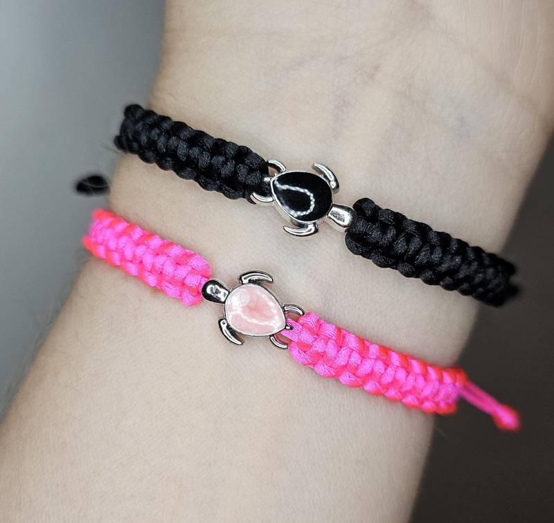 Makramee Armband Schildkröte Emaille Glücksbringer, 7 Farben Makramee Armband Schildkröte Emaille Glücksbringer, 7 Farben von SchmuckElfe24