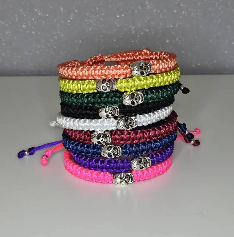 Makramee Armband Totenkopf, Erhältlich in 11 Farben Makramee Armband Totenkopf, Erhältlich in 11 Farben von SchmuckElfe24