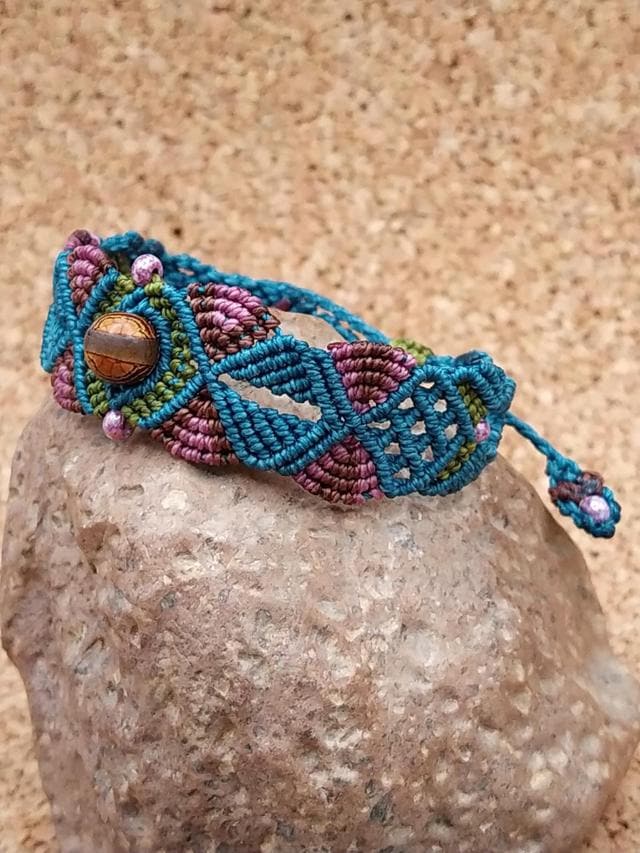 Makramee - Armband Mit Holz-Hornperle von SchmuckForFun