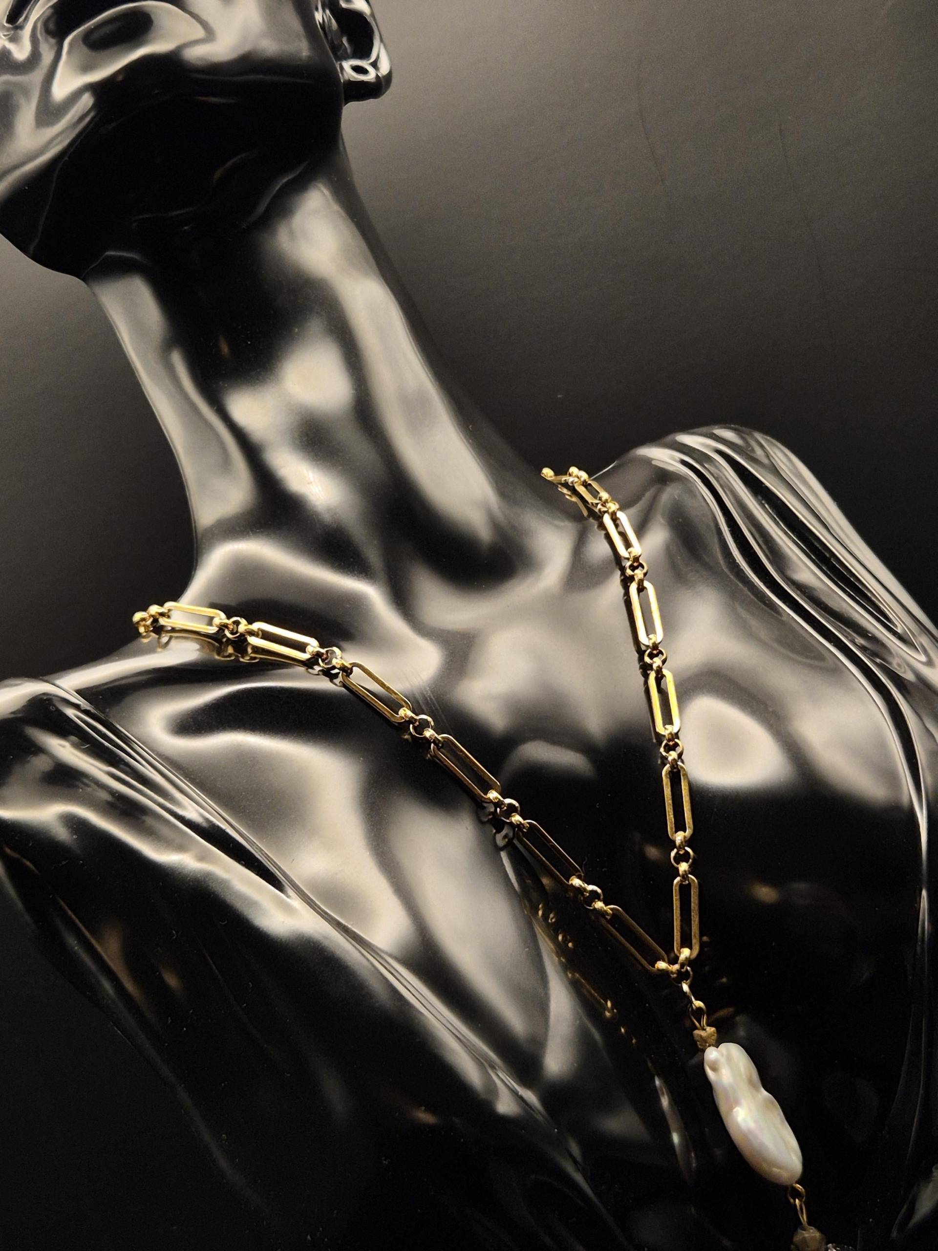 Goldene Kette Mit Perlmuttanhänger Goldene Kette Mit Perlmuttanhänger von SchmuckLook