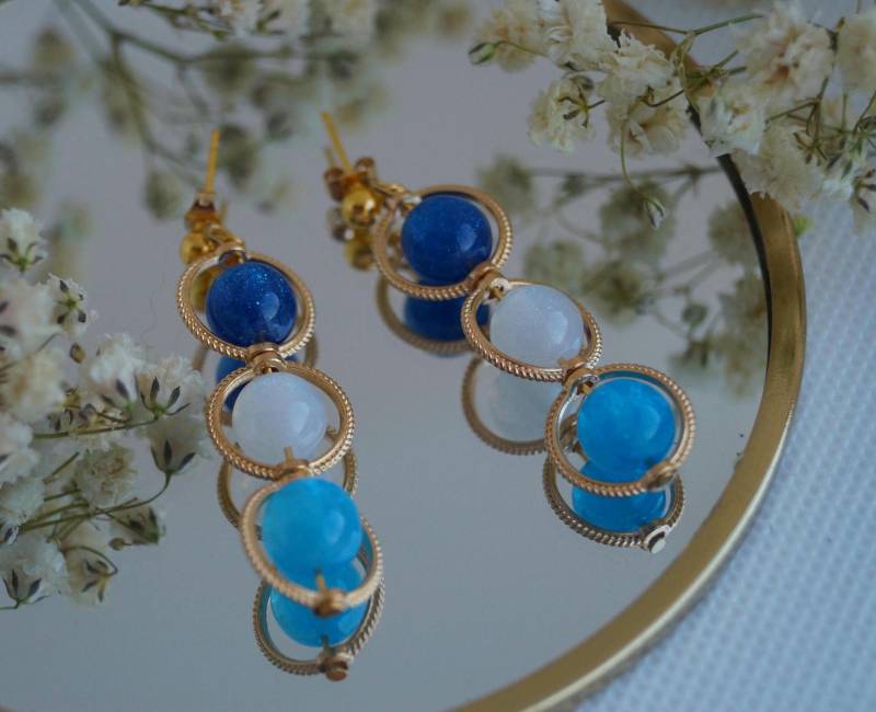 Lange Perlen Ohrringe - Goldene Oder Silberne Ohrstecker Mit Bunten Perlen, Eleganter Statement Schmuck, Planet, Geschenk Für Frau Und Mann von SchmuckMalVorbei