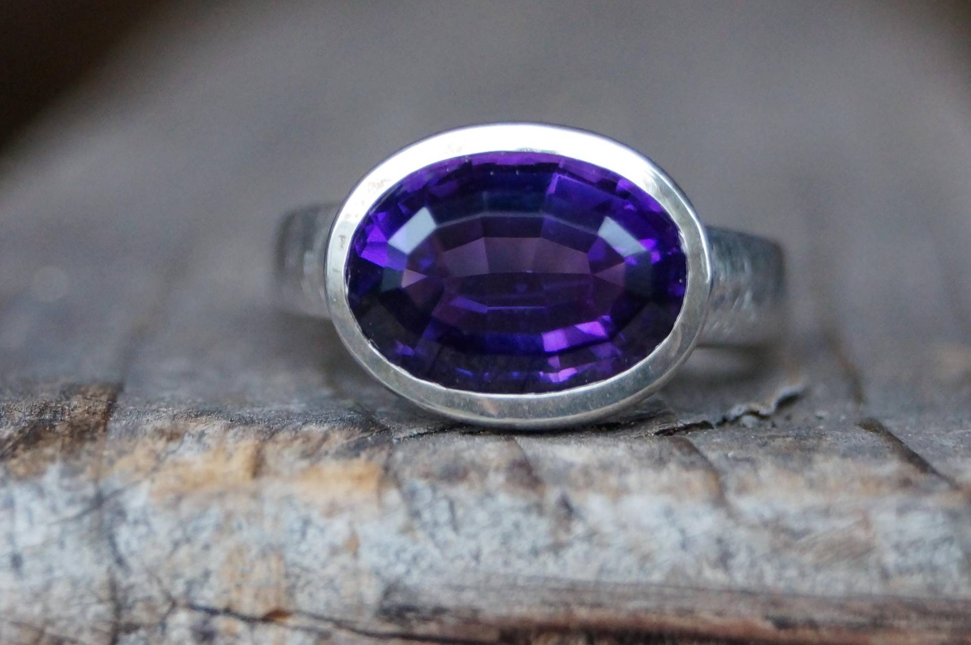 Amethyst-Ring, Silber 925/ - Gestempelt, Amethyst Facettiert 11x8mm, Ringweite 50, 5, Vliesmatt, Glänzend Poliert von SchmuckManufakturDE