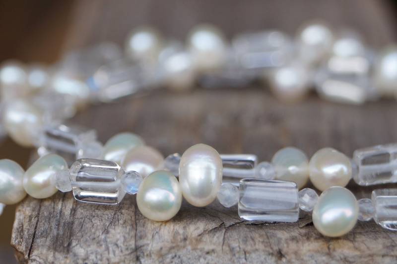 Bergkristallkette Karabiner Silber Süßwasserperlen Mondstein Länge 44cm von SchmuckManufakturDE