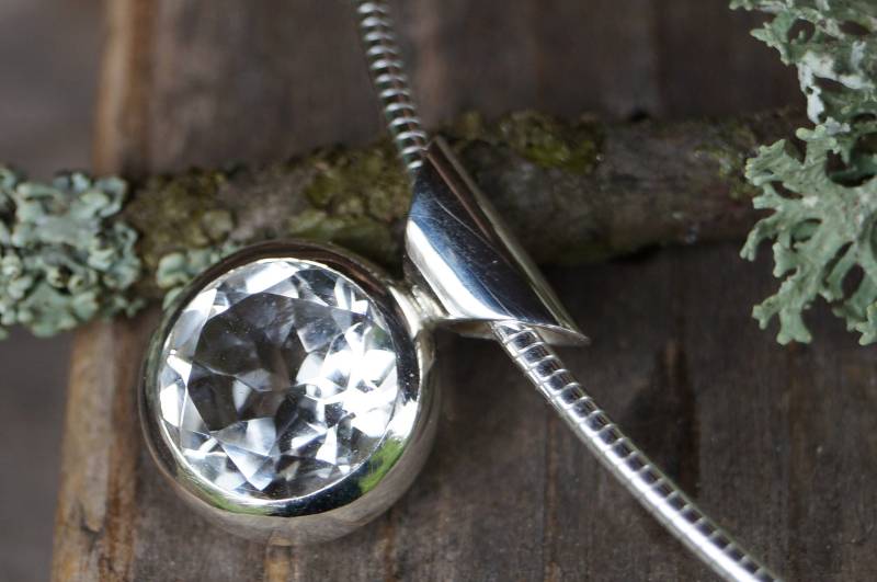 Funkelnder Bergkristall-Anhänger An Omegacollier Silber von SchmuckManufakturDE